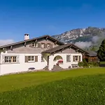 Mit Seeblick Villa *
