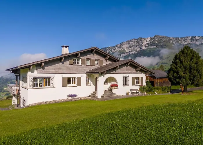 Mit Seeblick Villa *